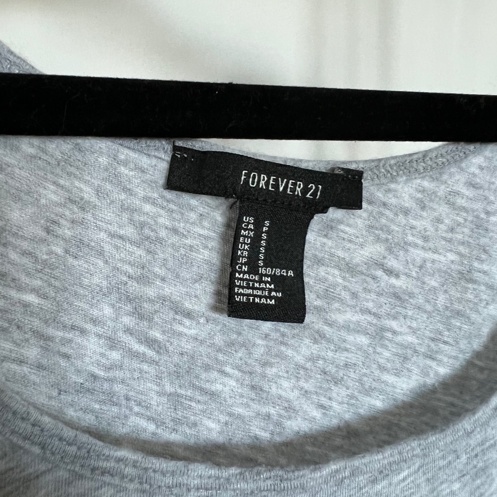 Forever 21 Basic Gray Tank Top With Pocket - Picture 3 of 3